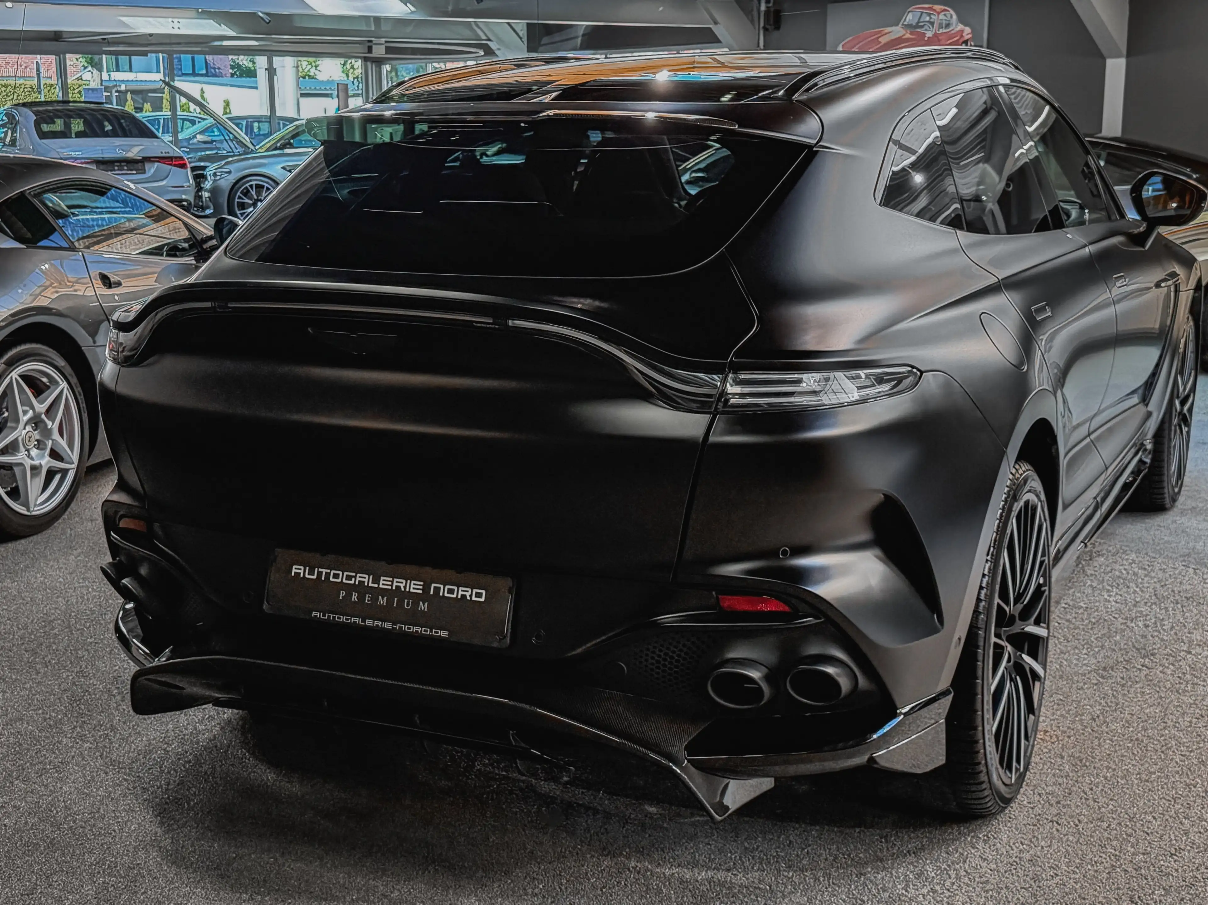 Aston Martin DBX 707 — photo 13