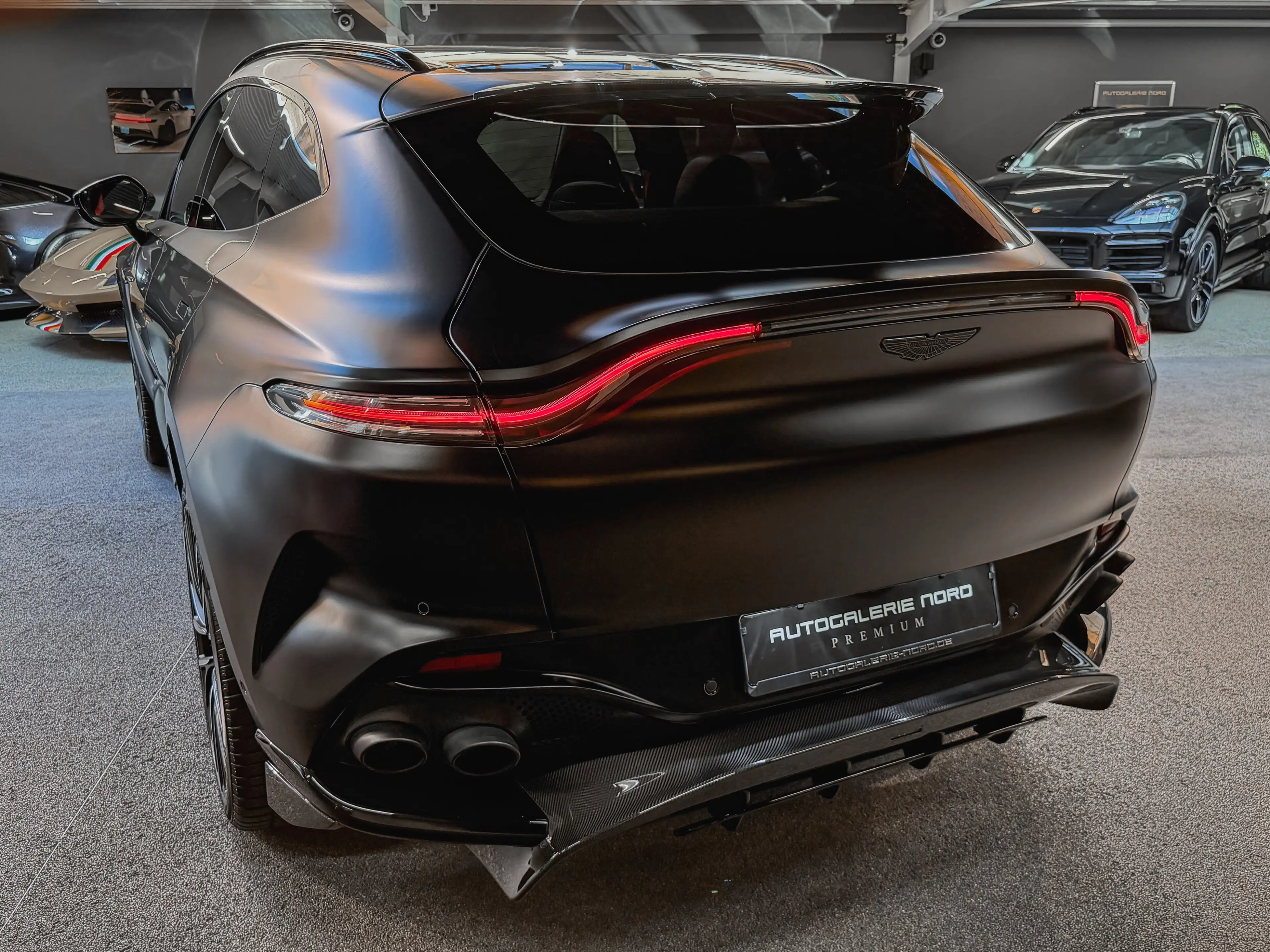 Aston Martin DBX 707 — photo 11