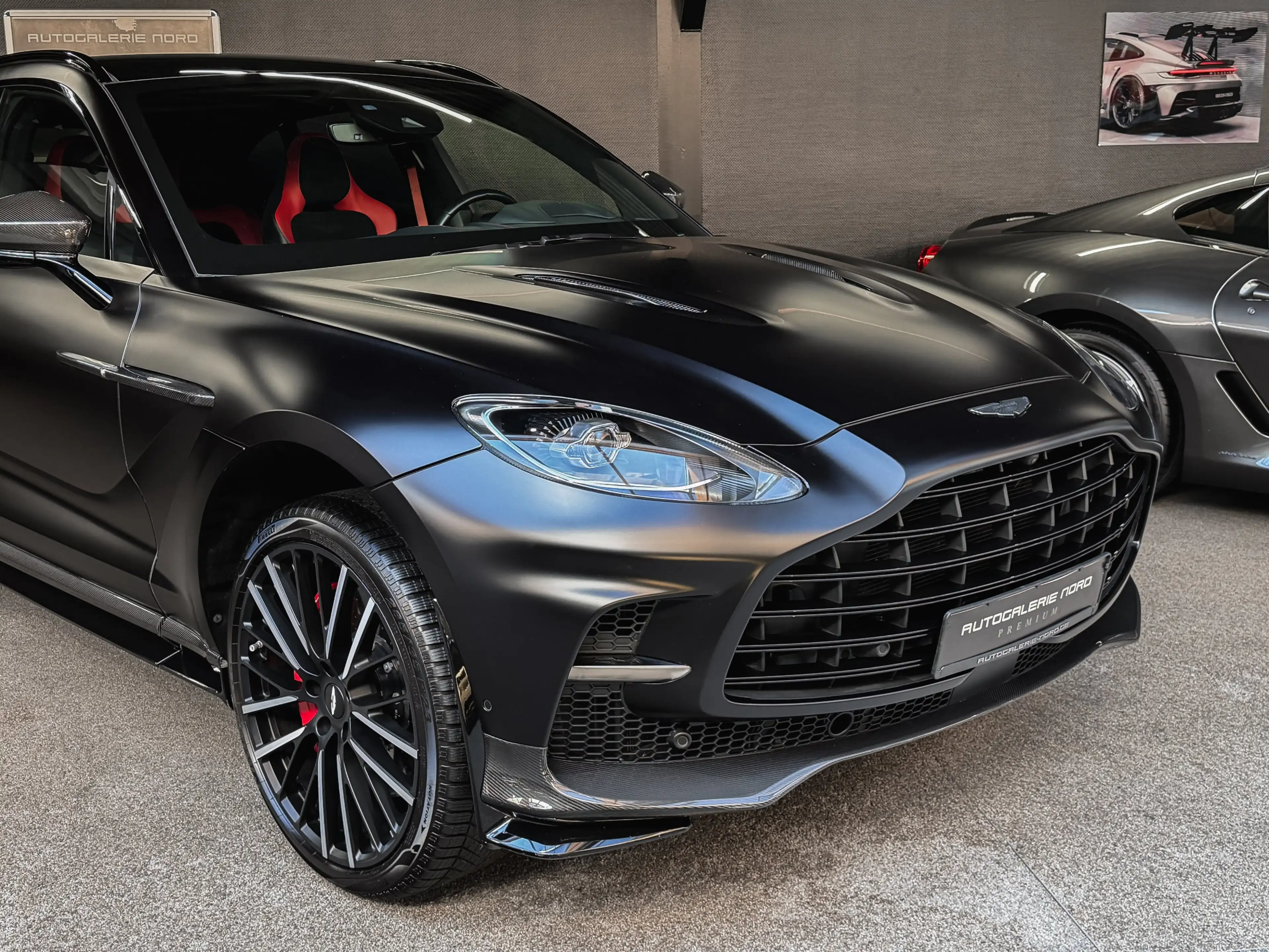 Aston Martin DBX 707 — photo 5