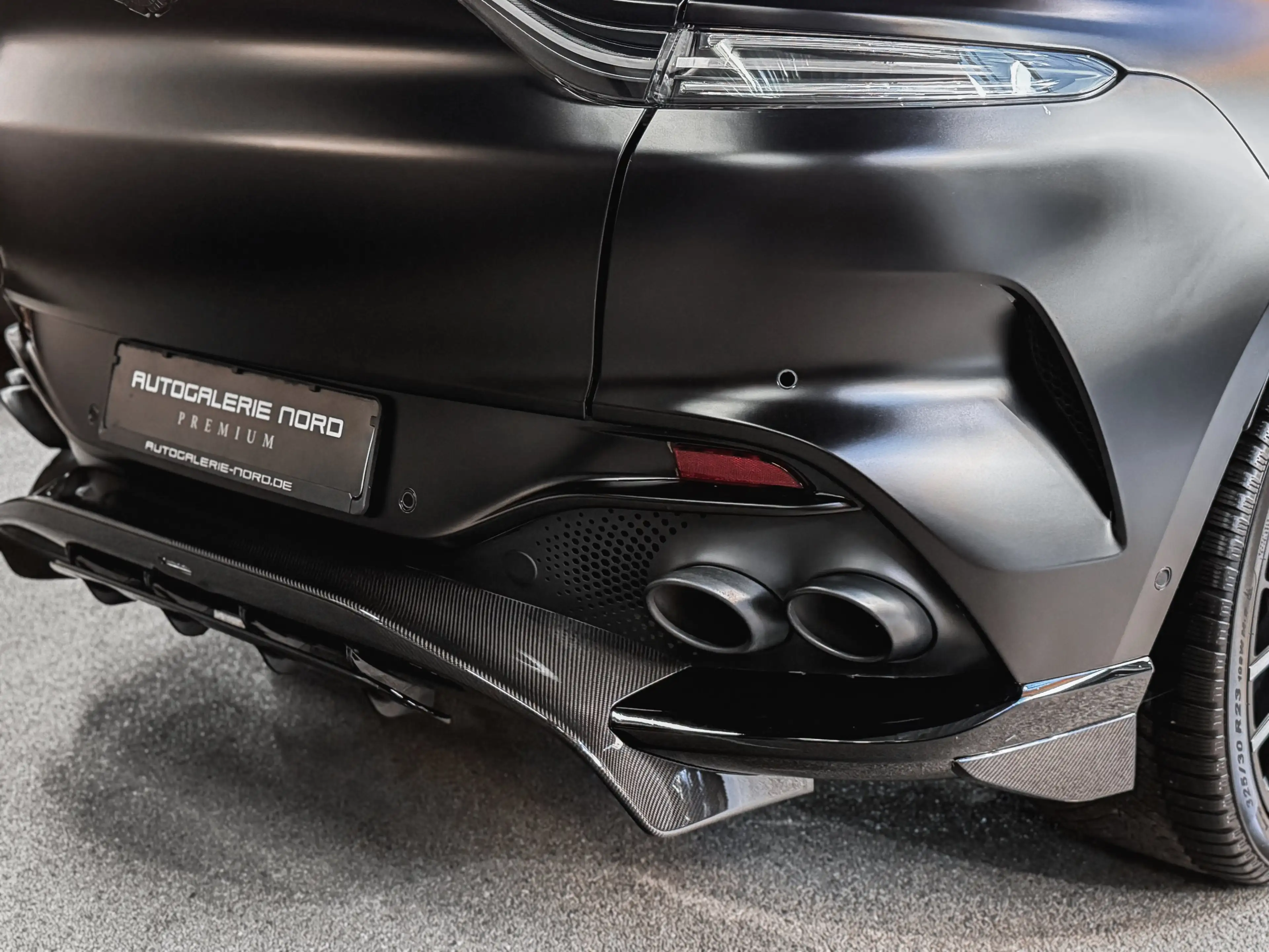 Aston Martin DBX 707 — photo 14