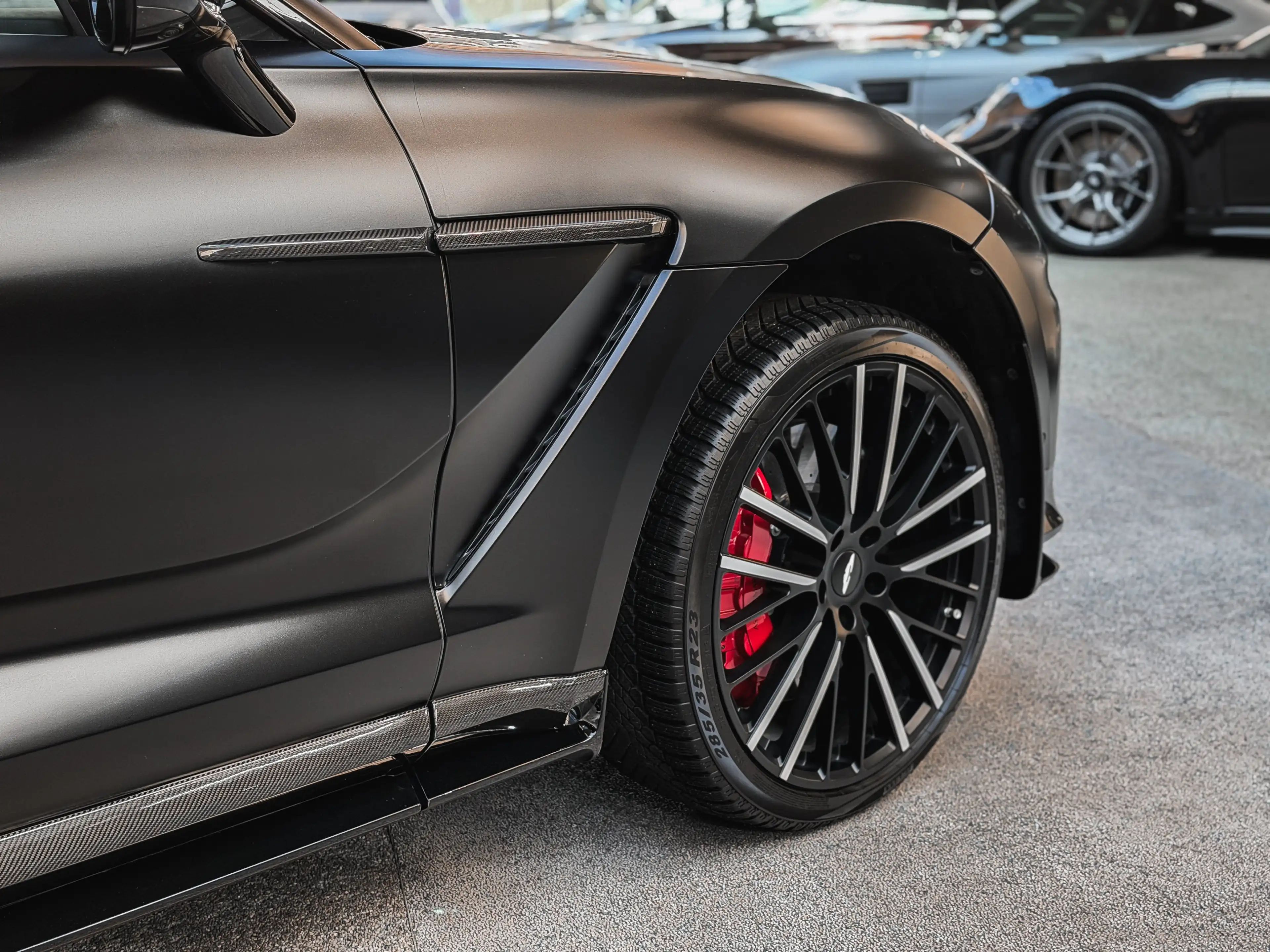 Aston Martin DBX 707 — photo 7