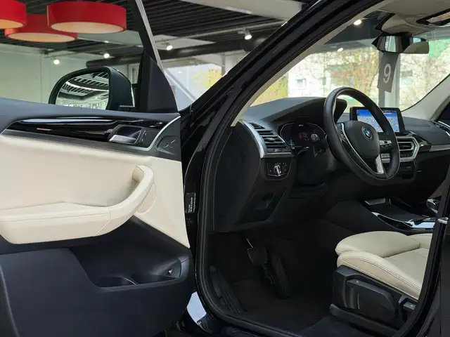 BMW X3 view 9