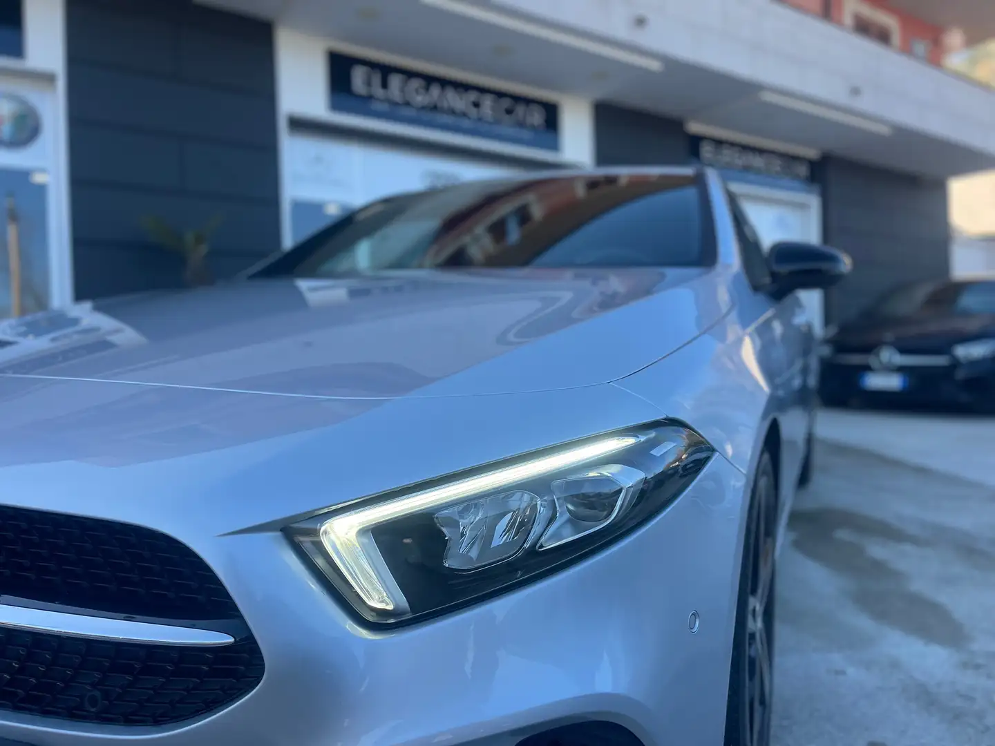 Mercedes-Benz A 180 A 180 d Premium auto luci interne Grigio - 2