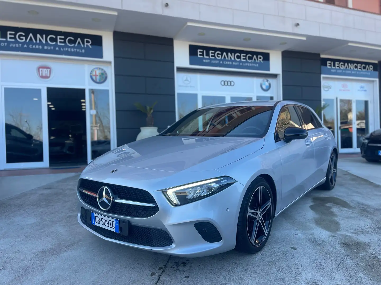 Mercedes-Benz A 180 A 180 d Premium auto luci interne Grigio - 1