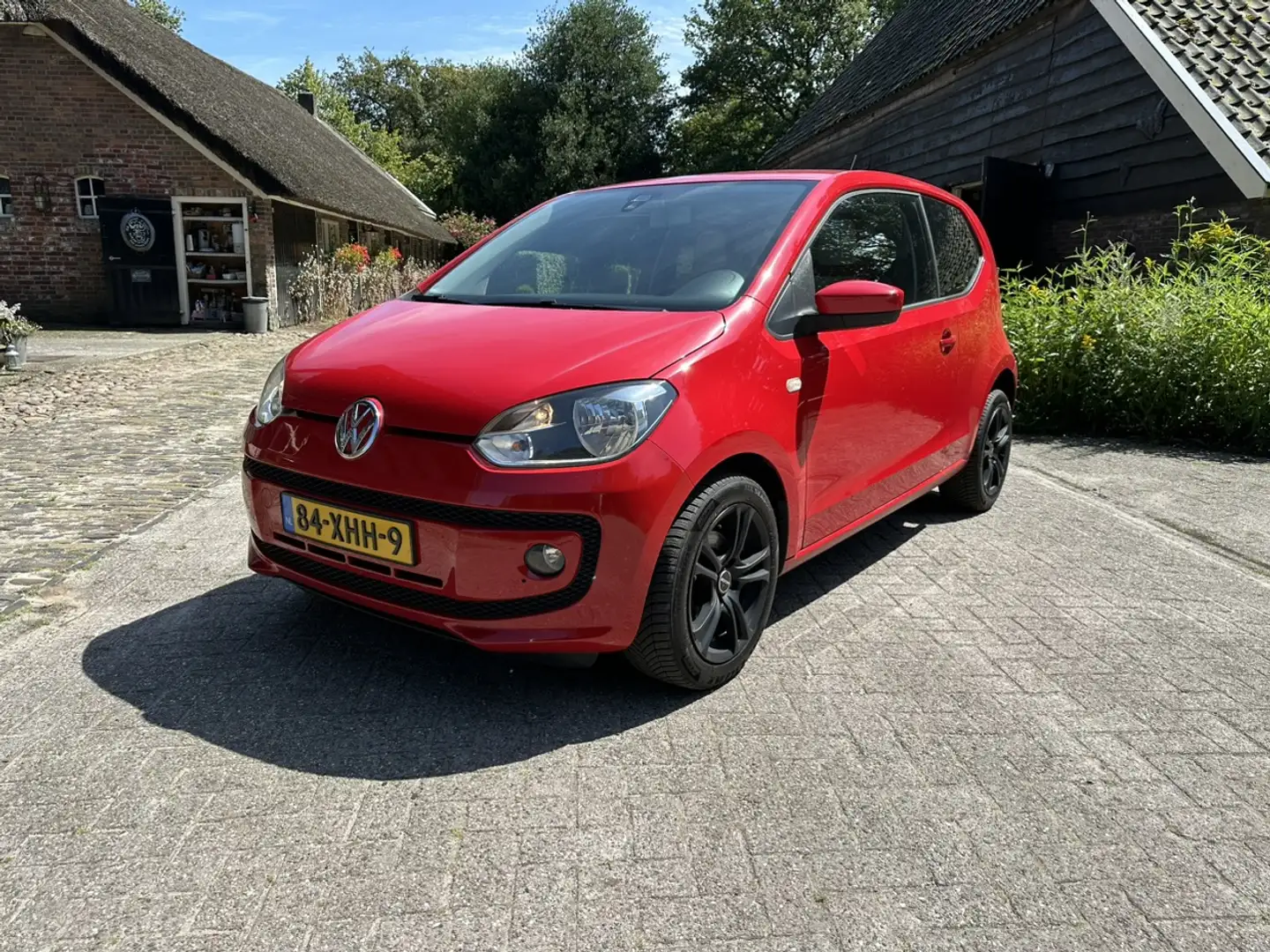 Volkswagen up! 1.0 high up 75 pk! Airco,lm velgen.Nette auto ! Me Rosso - 1
