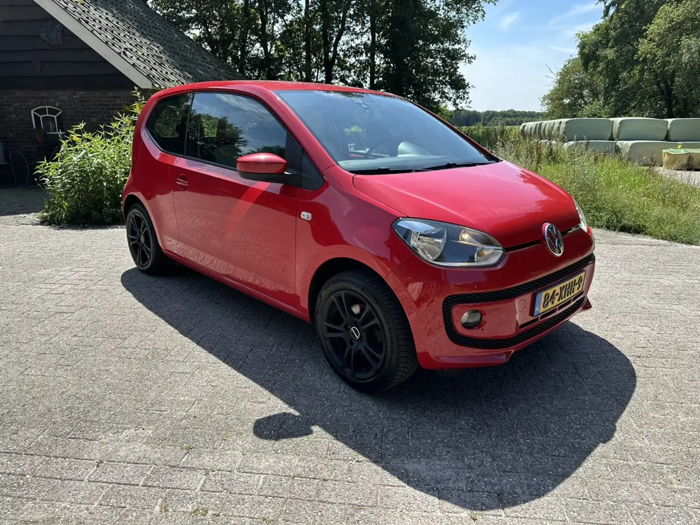 Volkswagen up! 1.0 high up 75 pk! Airco,lm velgen.Nette auto ! Me Rosso - 2
