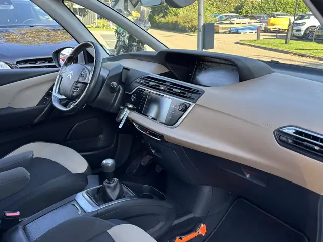 Citroen C4 Picasso view 11