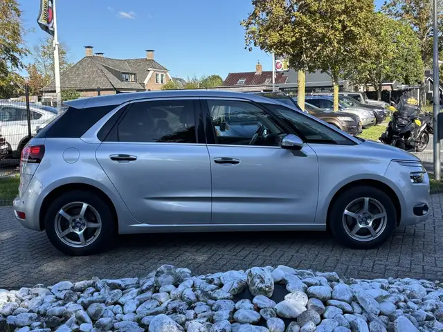 Citroen C4 Picasso view 4