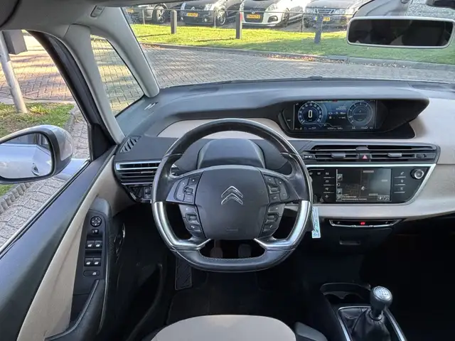 Citroen C4 Picasso view 8