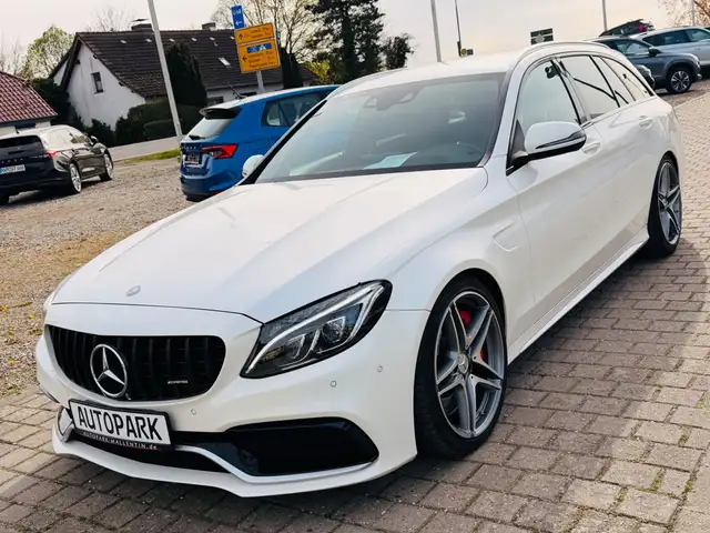 Mercedes-Benz C 63 Amg view 3