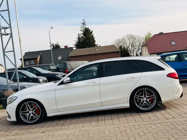 Mercedes-Benz C 63 Amg view 4