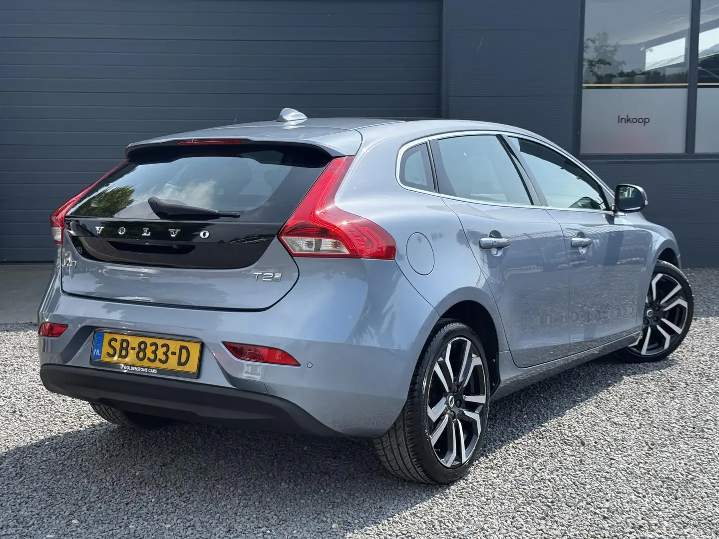 Volvo V40 2.0 T2 Nordic+ Dealer Onderhouden,Pano,Leder,Navi, Blauw - 2