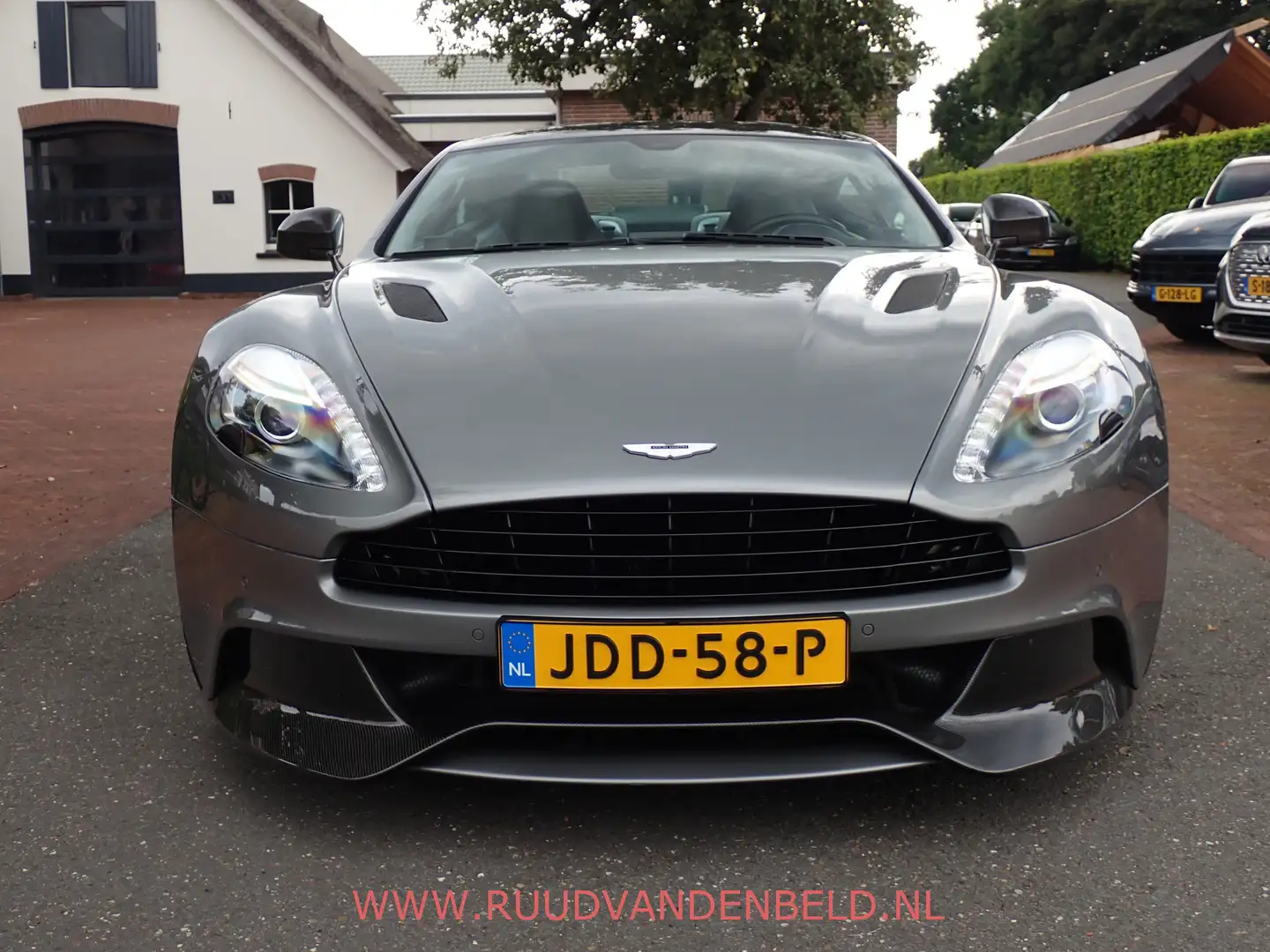 Aston Martin Vanquish V12 2+2 FULL CARBON // B&O // 1st OWNER! NIEUW Grau - 2