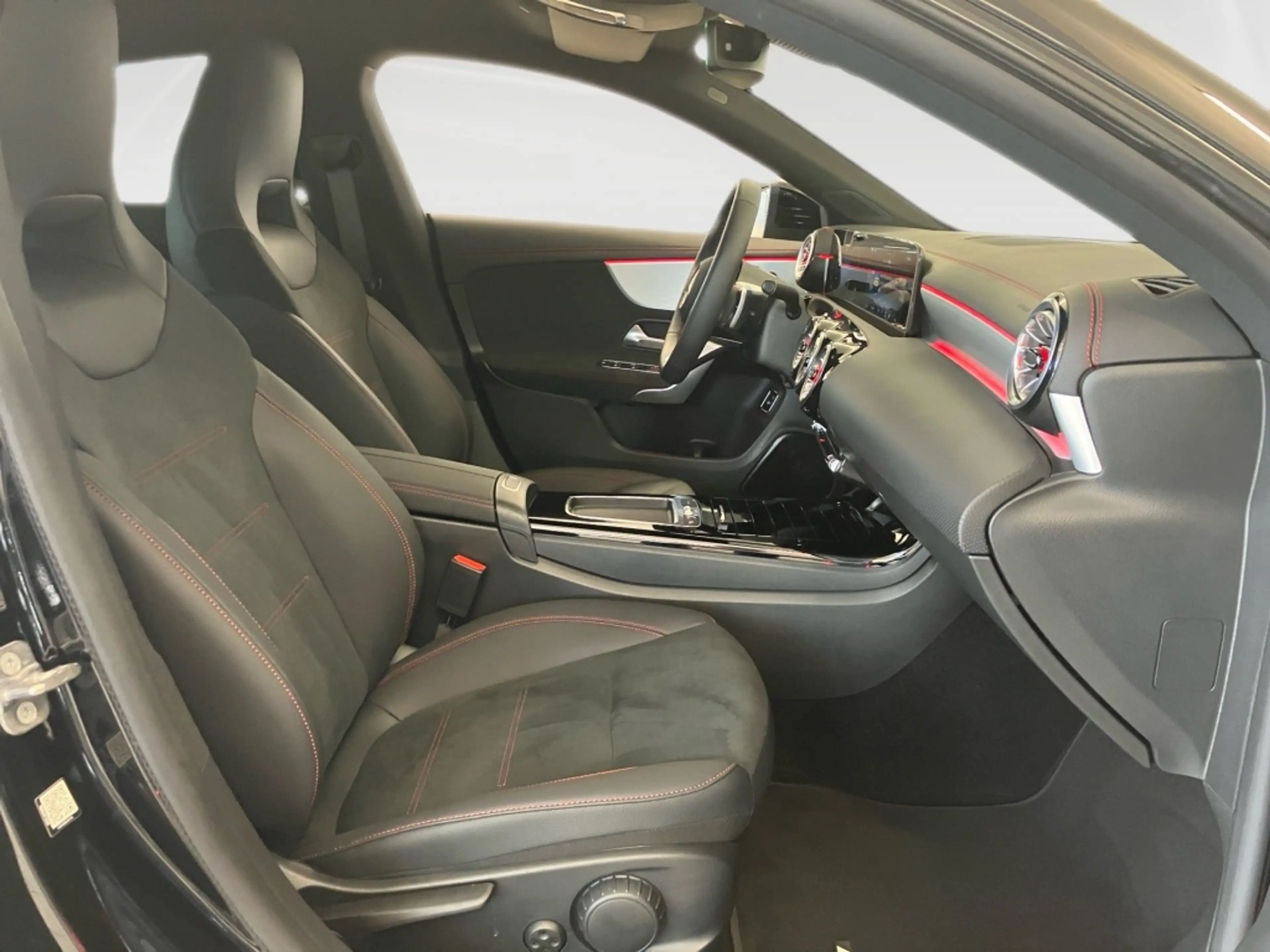 Mercedes-Benz CLA 220 d Edition AMG Line+Night+DISTRON+KEYLESS — photo 10