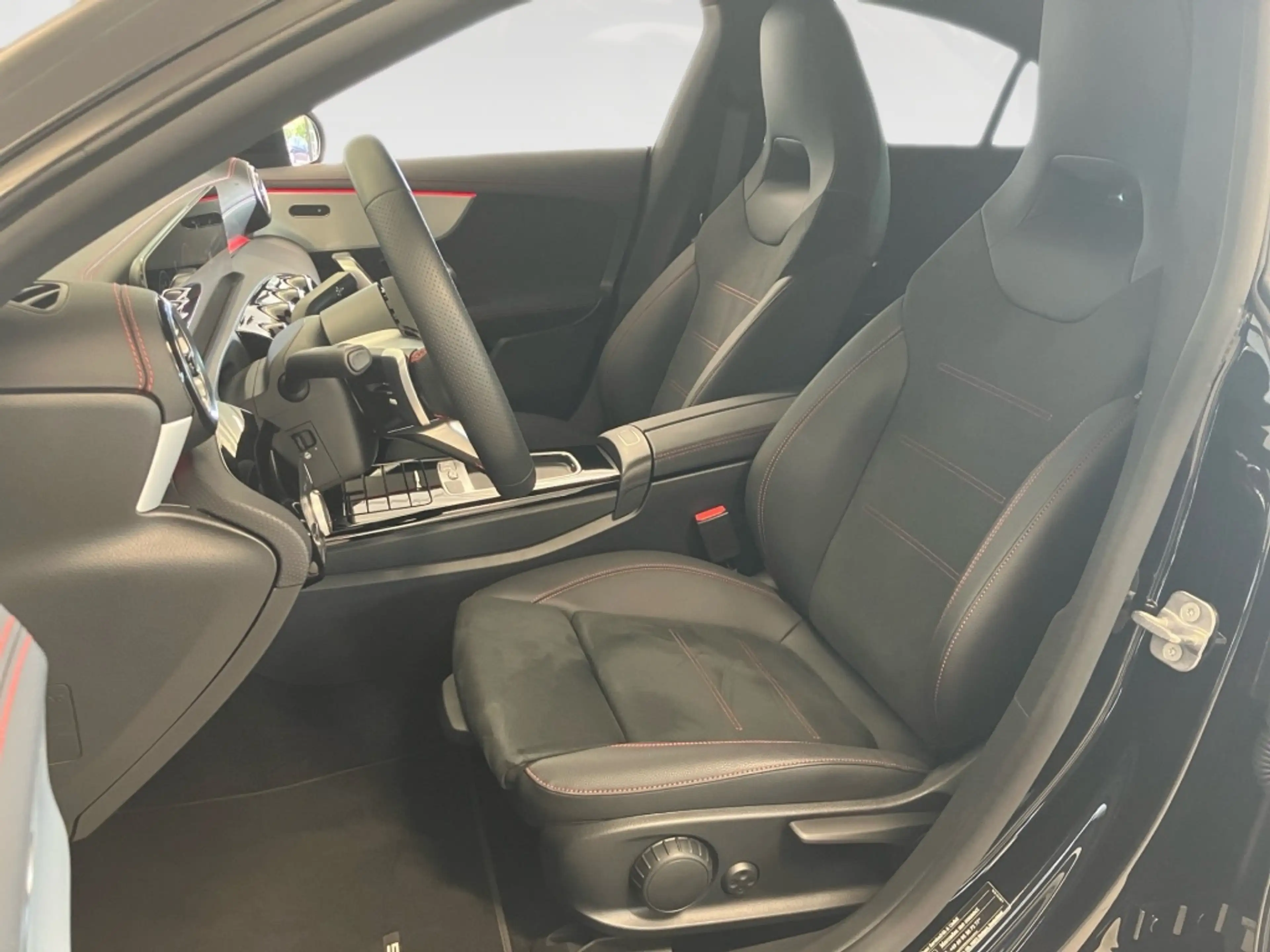 Mercedes-Benz CLA 220 d Edition AMG Line+Night+DISTRON+KEYLESS — photo 11