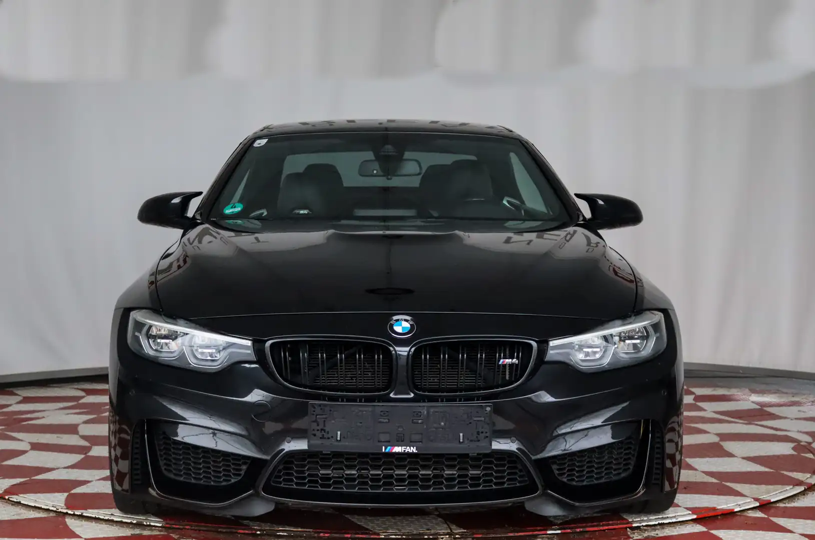 BMW M4 Competition Schwarz - 2