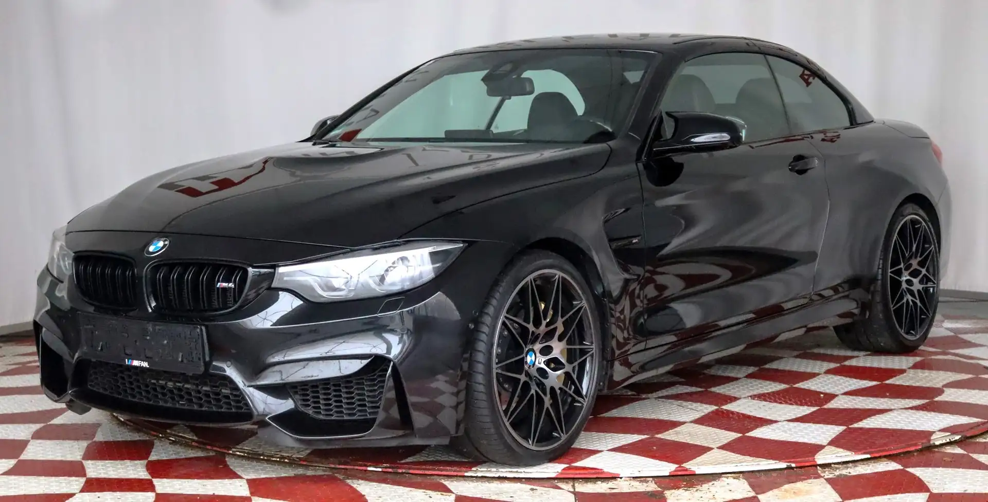 BMW M4 Competition Schwarz - 1