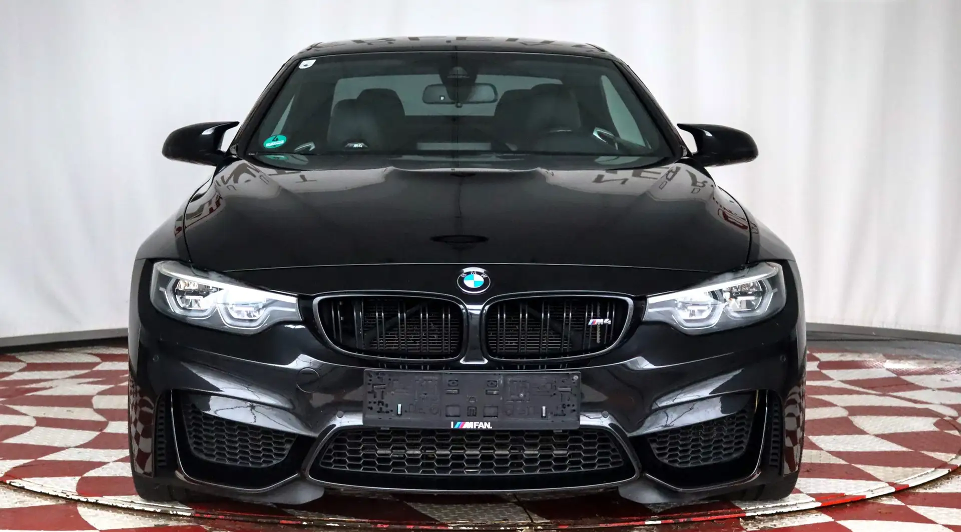 BMW M4 Competition Schwarz - 2