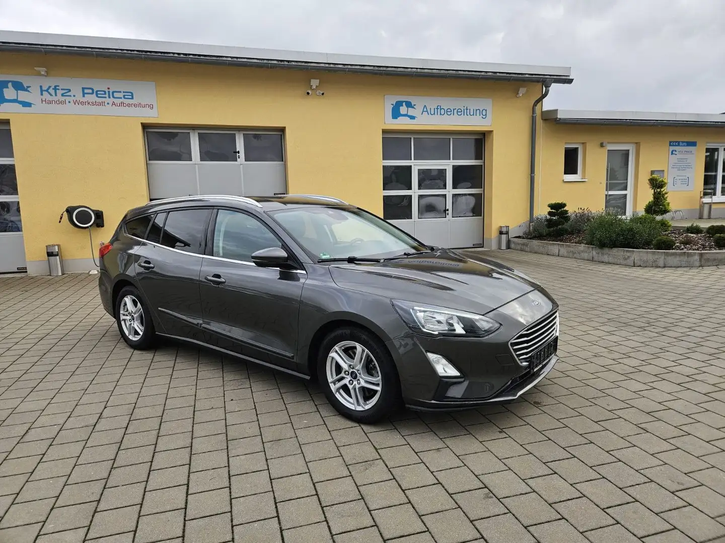 Ford Focus Turnier Cool & Connect*AndriodAuto*Navi* Grau - 1