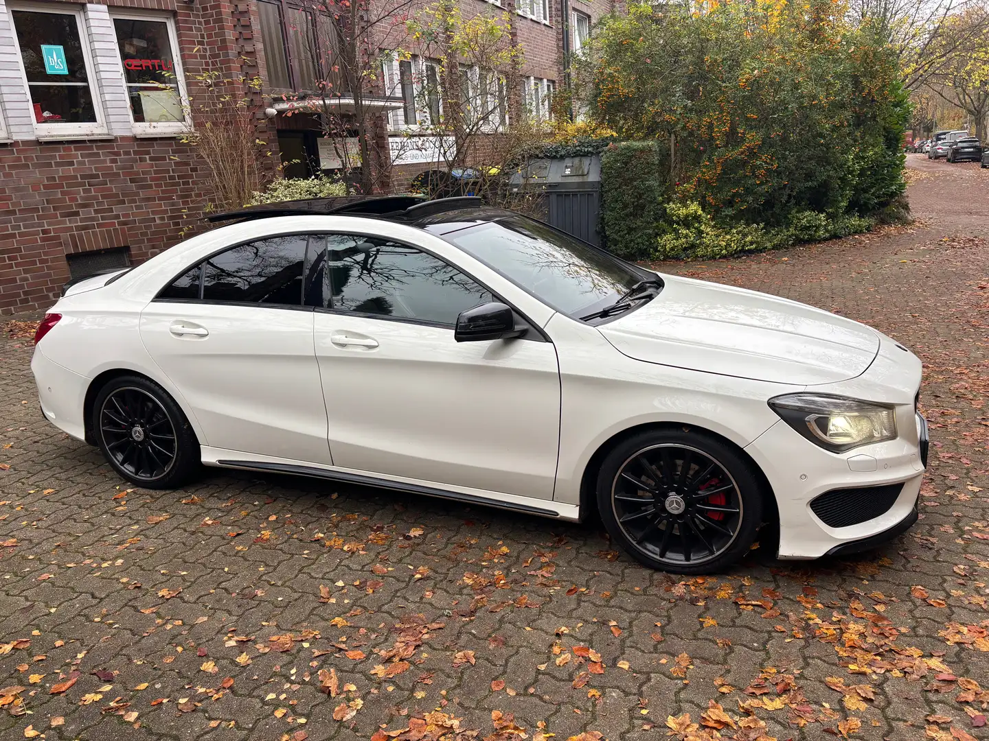 Mercedes-Benz CLA 220 CLA 220 CDI / d AMG Paket ACC Panorama Kamera Weiß - 2