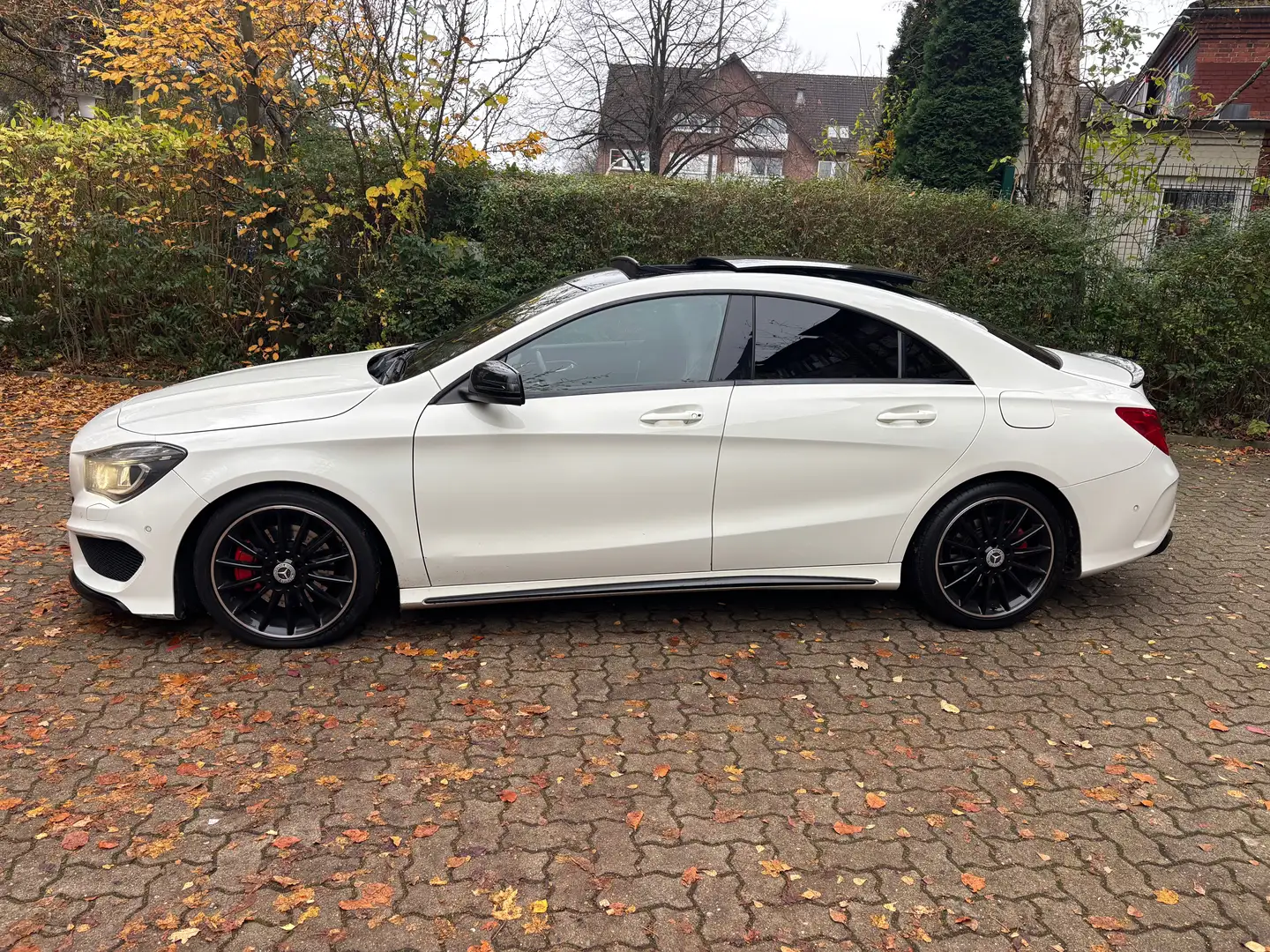 Mercedes-Benz CLA 220 CLA 220 CDI / d AMG Paket ACC Panorama Kamera Weiß - 1