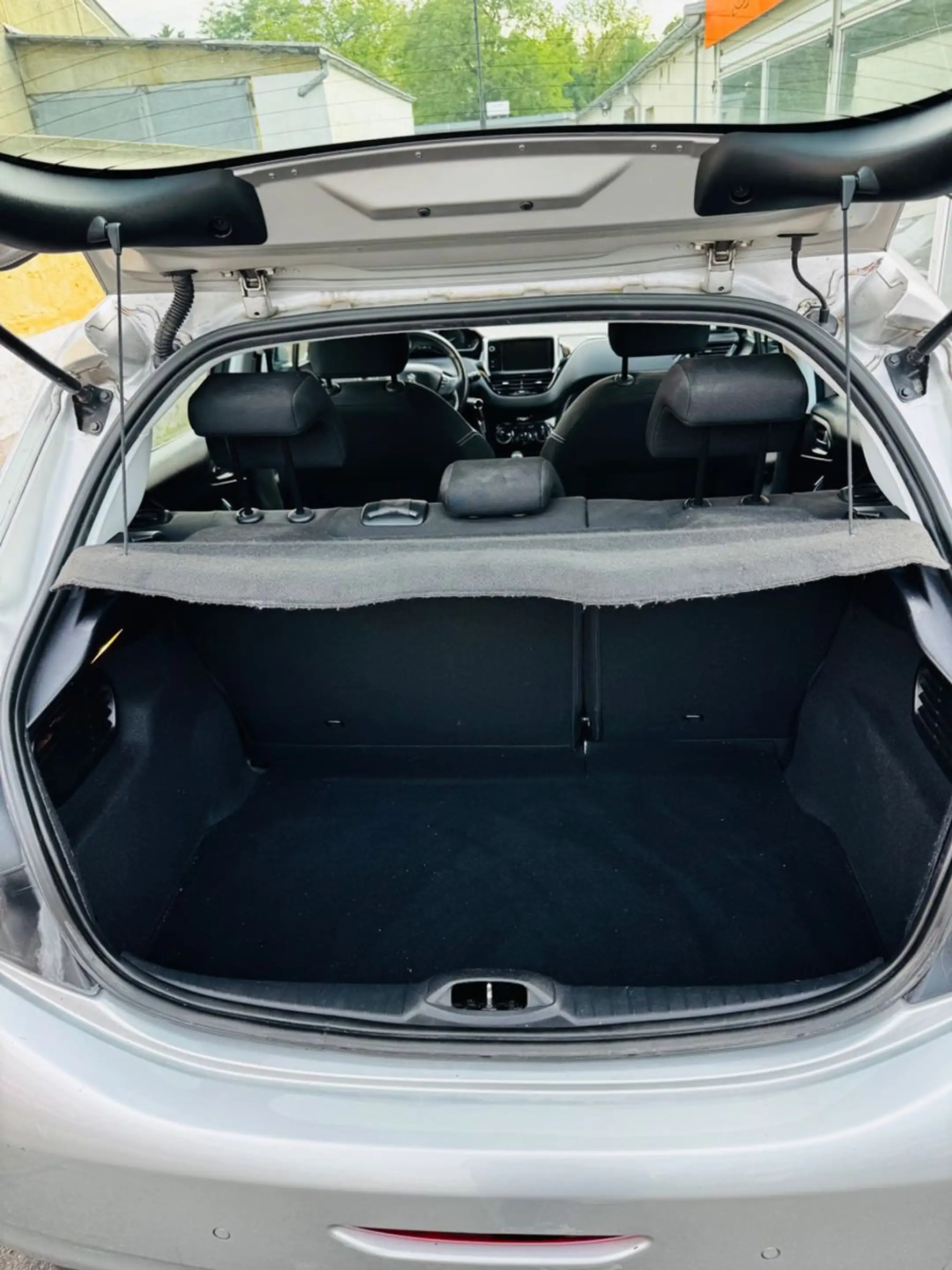 Peugeot 208 Active — photo 15