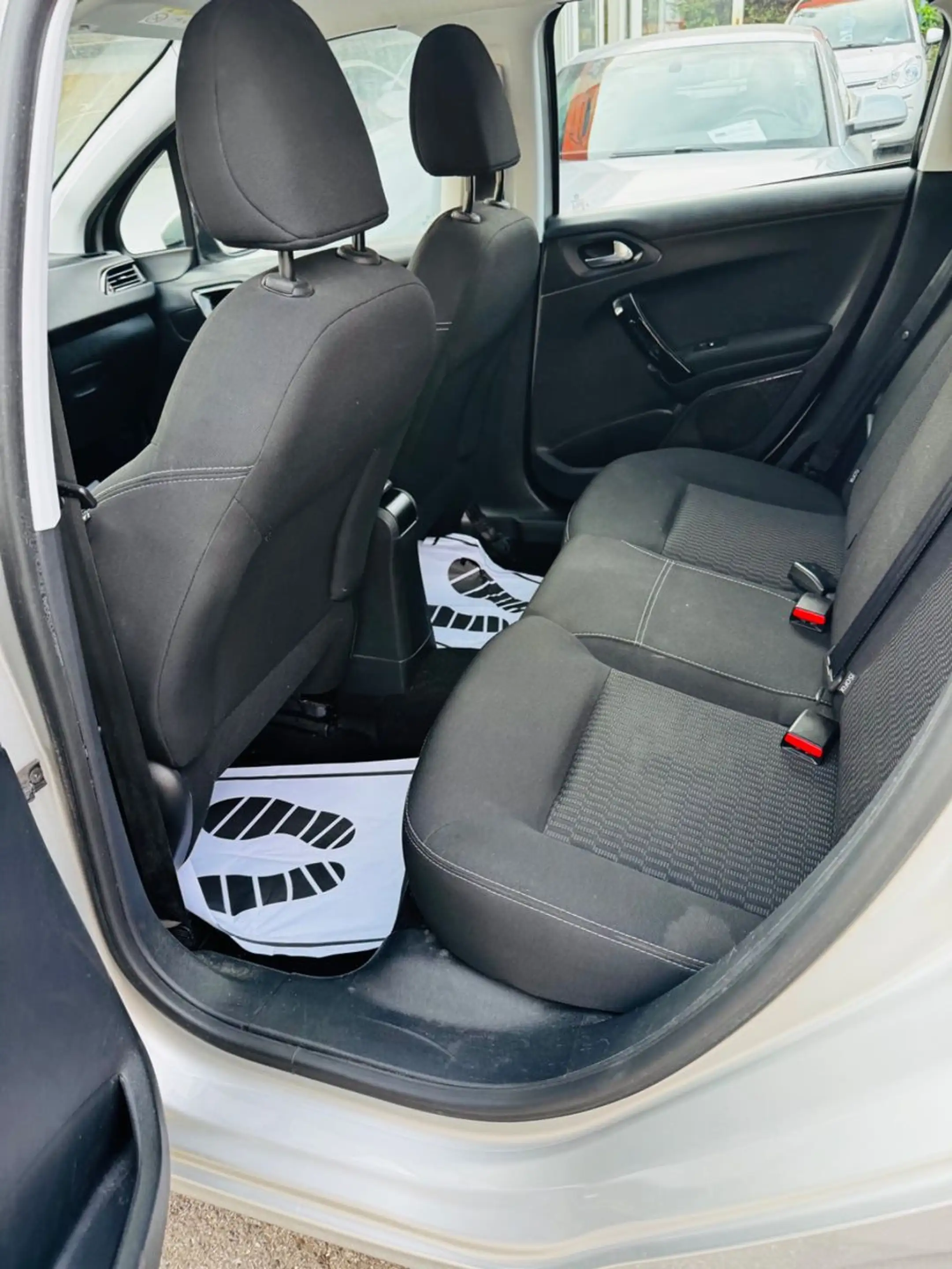 Peugeot 208 Active — photo 10