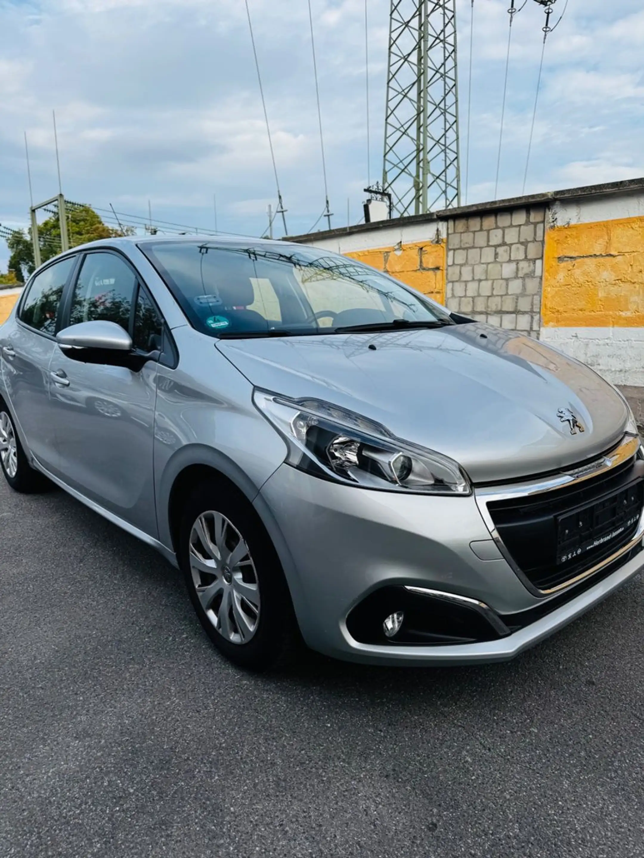 Peugeot 208 Active — photo 2