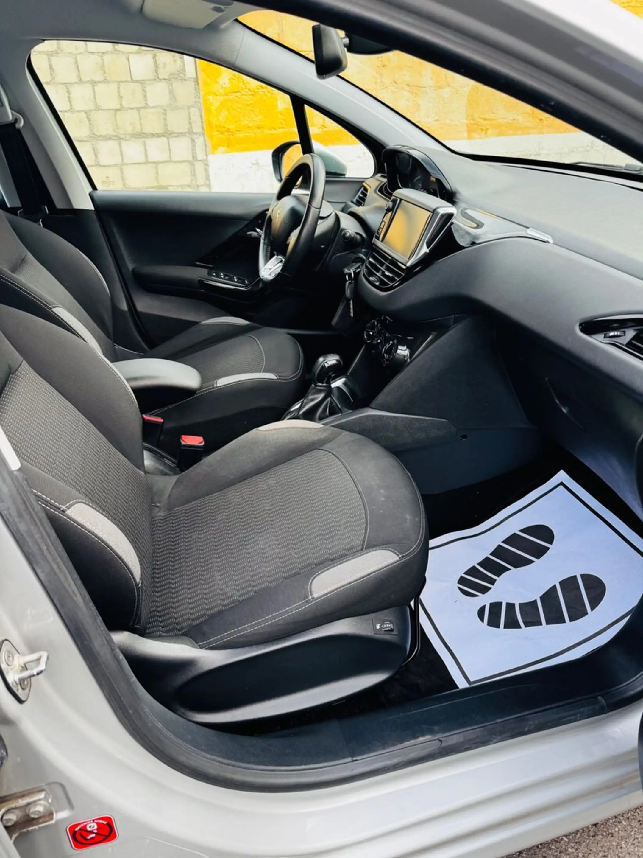 Peugeot 208 Active — photo 8