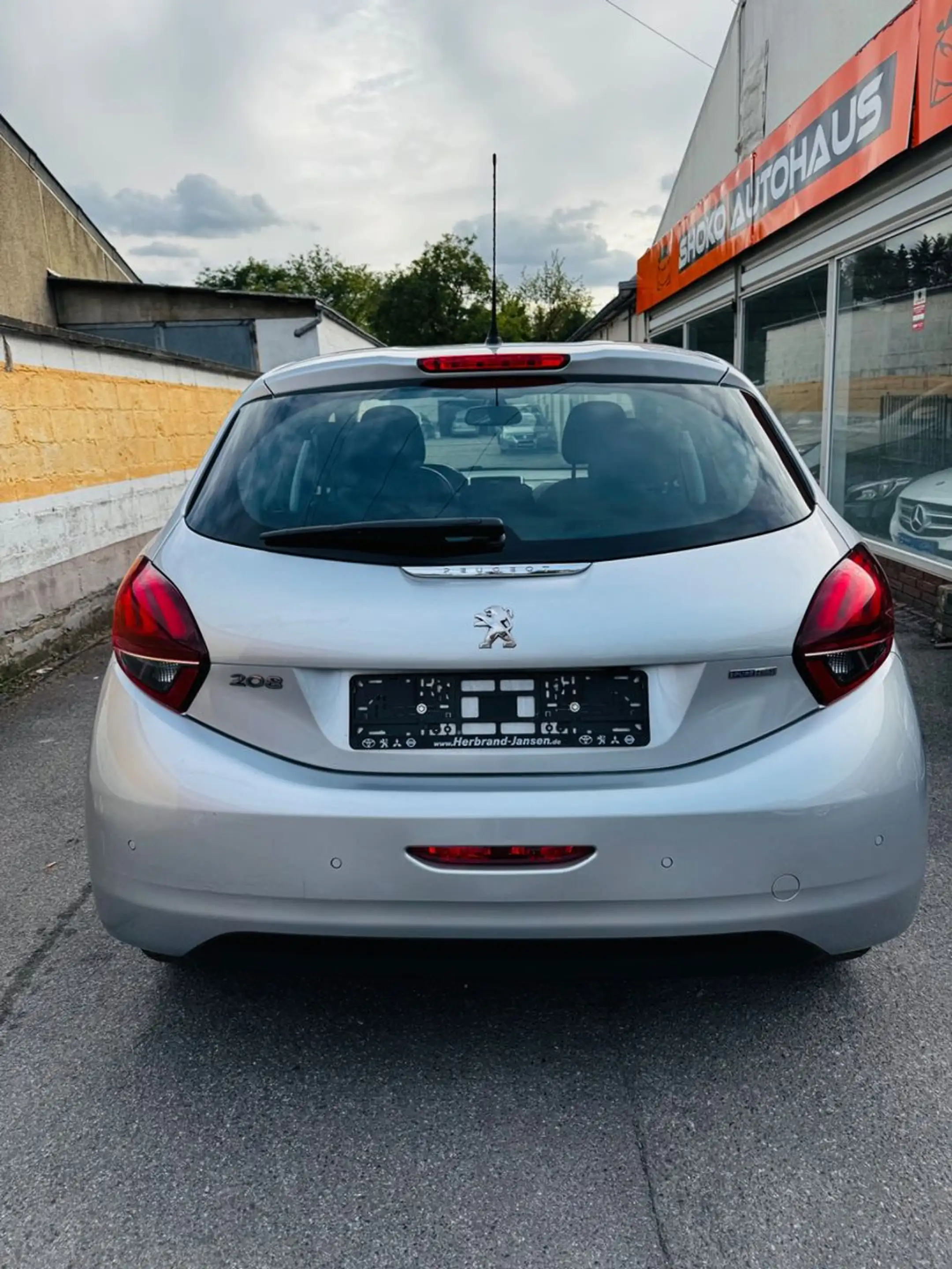 Peugeot 208 Active — photo 6