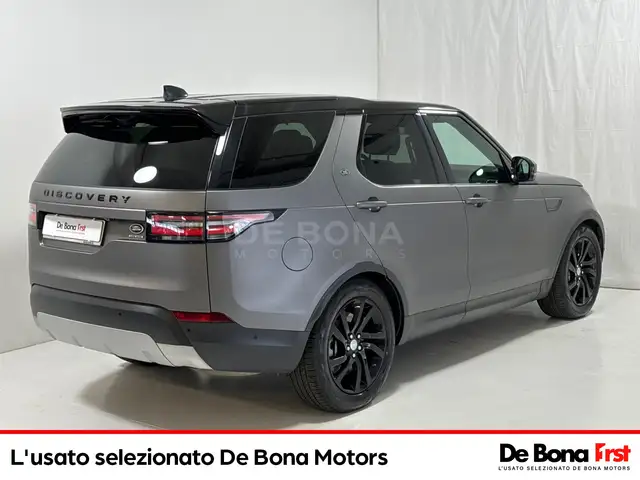 Land Rover Discovery view 2