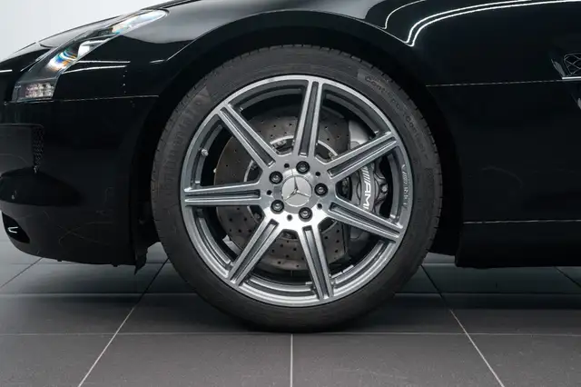 Mercedes-Benz SLS view 7