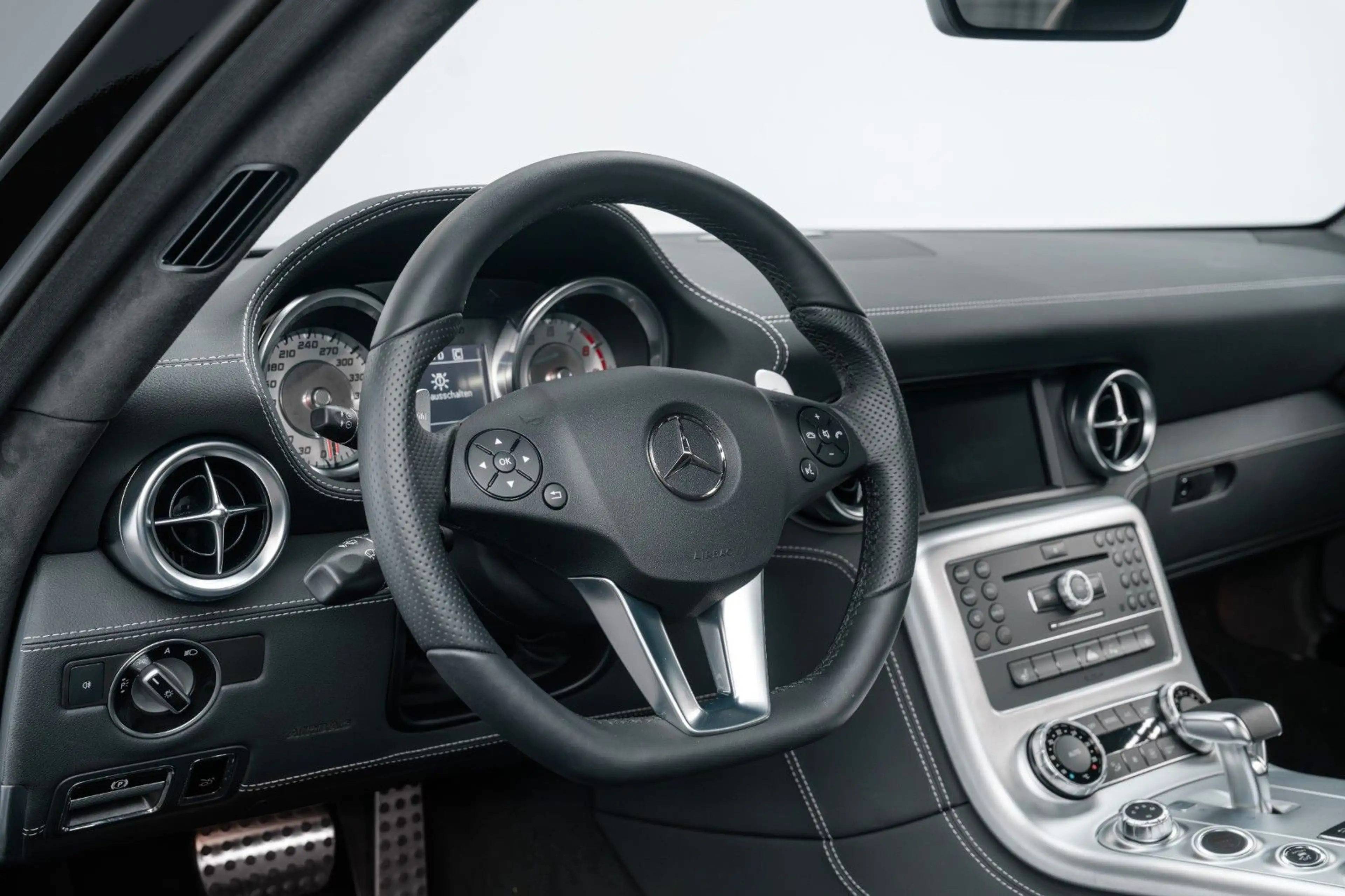 Mercedes-Benz SLS WENIG KM/TOP ZUSTAND/SAMMLERFAHRZEUG — photo 12