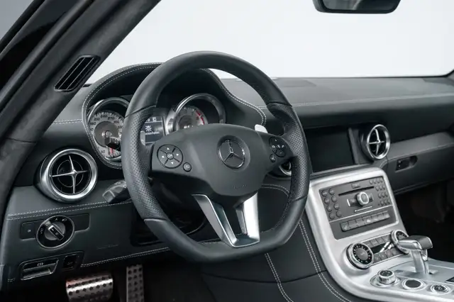 Mercedes-Benz SLS view 12