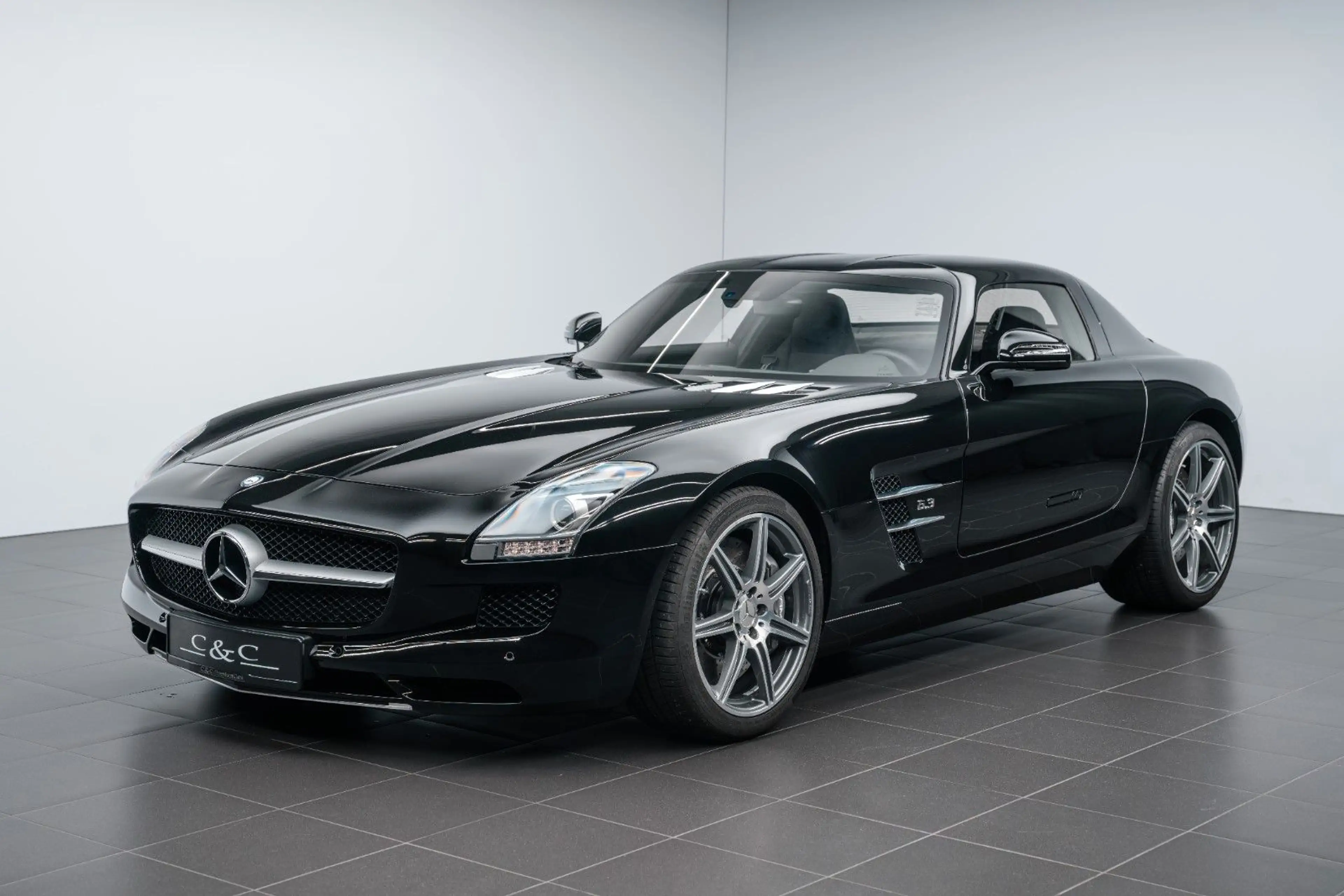 Mercedes-Benz SLS WENIG KM/TOP ZUSTAND/SAMMLERFAHRZEUG — photo 2
