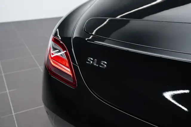 Mercedes-Benz SLS view 11