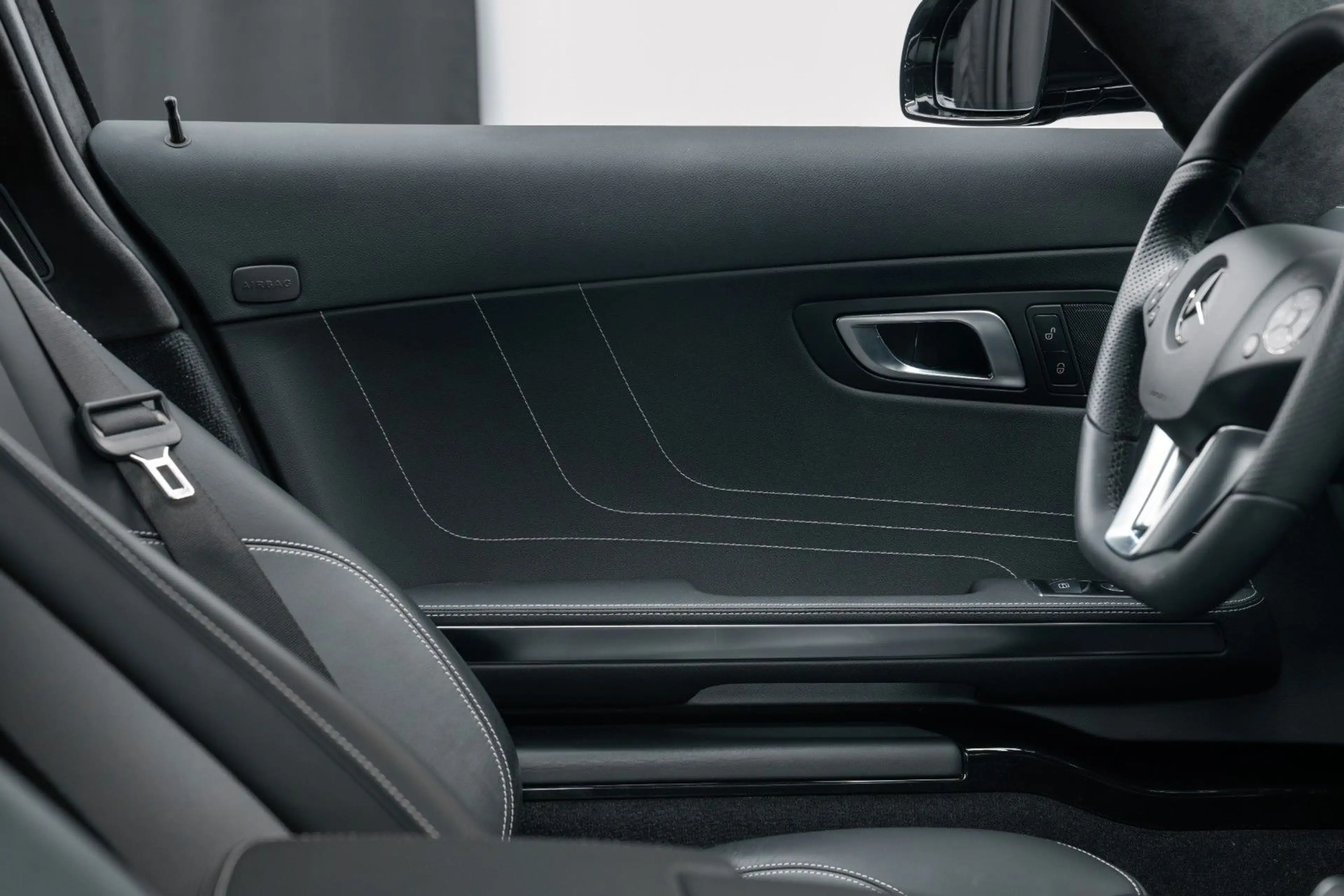 Mercedes-Benz SLS WENIG KM/TOP ZUSTAND/SAMMLERFAHRZEUG — photo 15