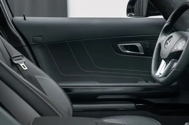 Mercedes-Benz SLS view 15