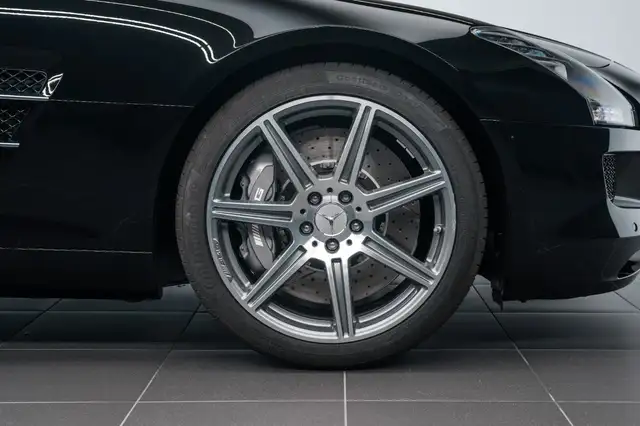 Mercedes-Benz SLS view 10
