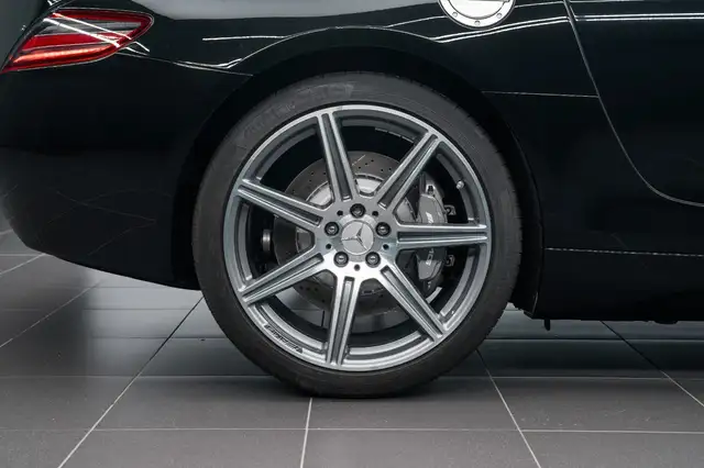Mercedes-Benz SLS view 9