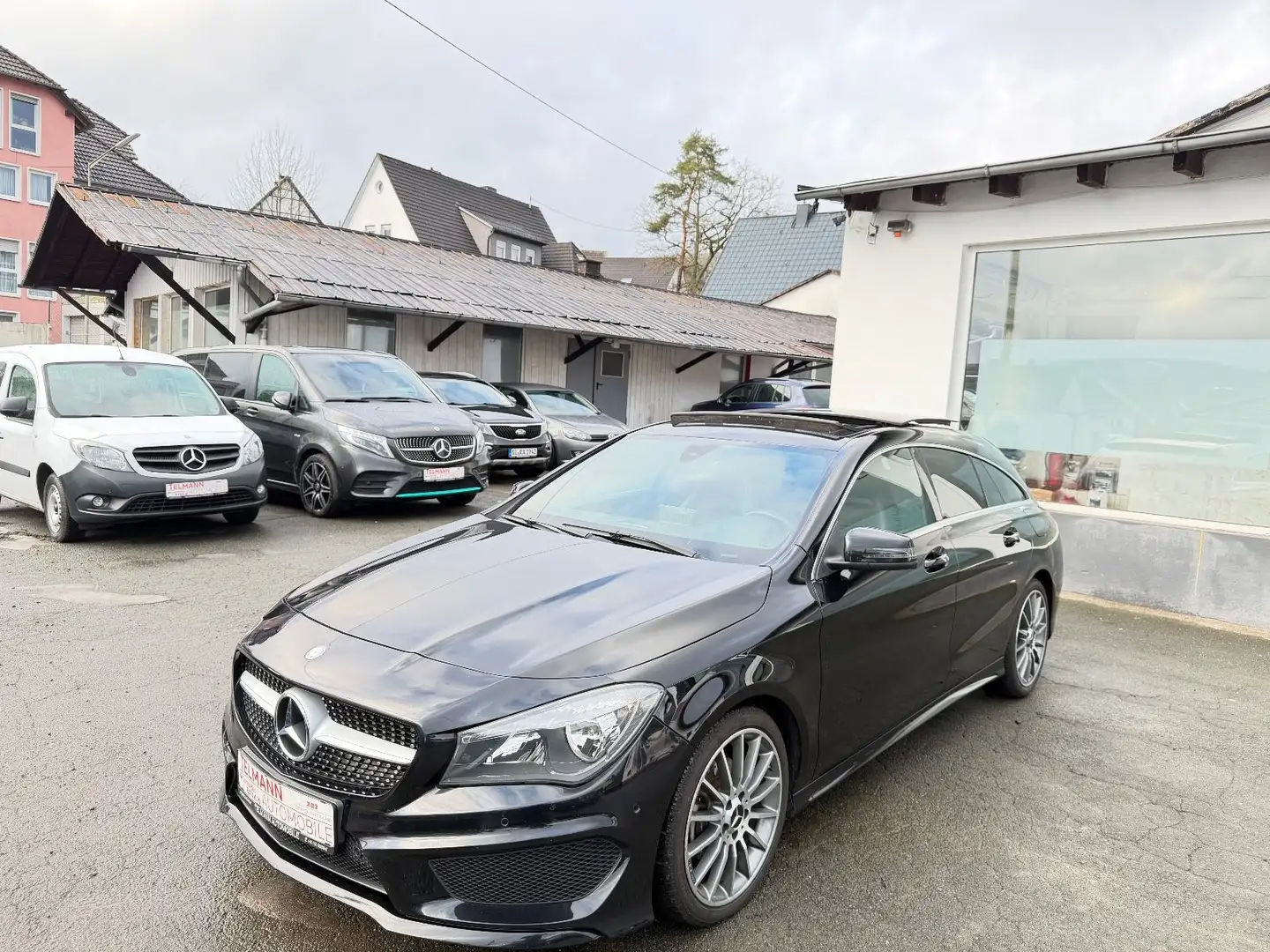 Mercedes-Benz CLA Shooting Brake CLA 200 Noir - 1