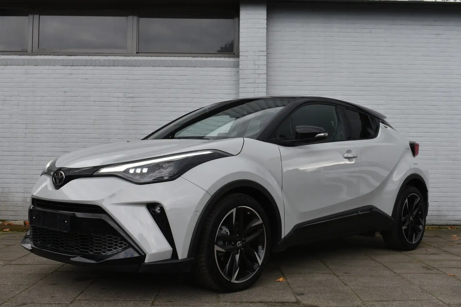Toyota C-HR 1.8 Hybrid GR-Sport Limited Automaat 122pk | JBL | Wit - 1