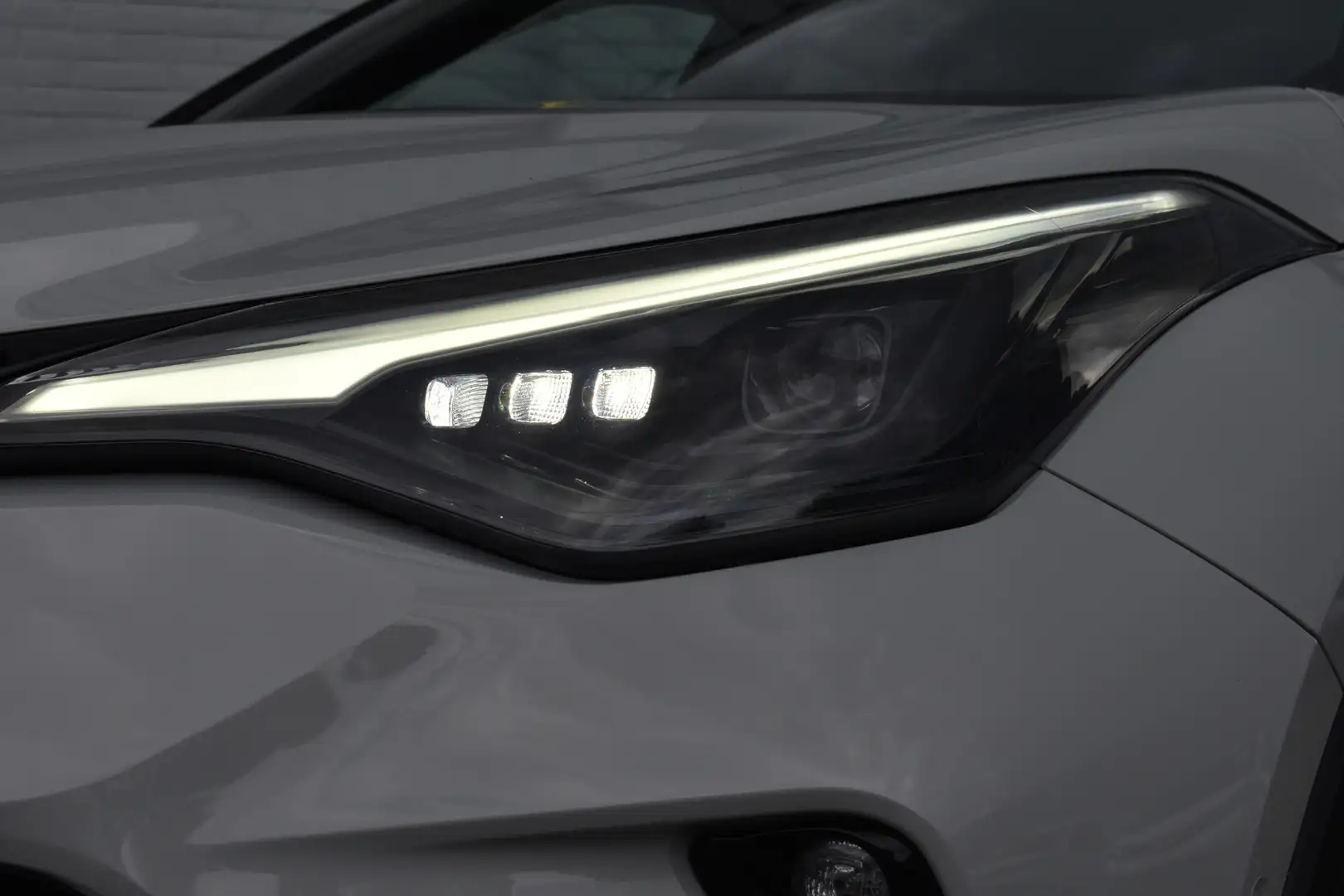 Toyota C-HR 1.8 Hybrid GR-Sport Limited Automaat 122pk | JBL | Wit - 2