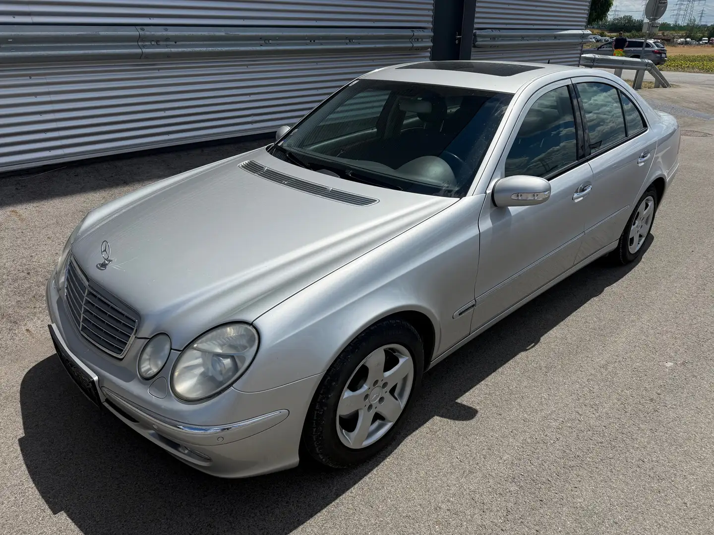 Mercedes-Benz E 220 CDI Elegance Aut. ID:82 Silber - 1