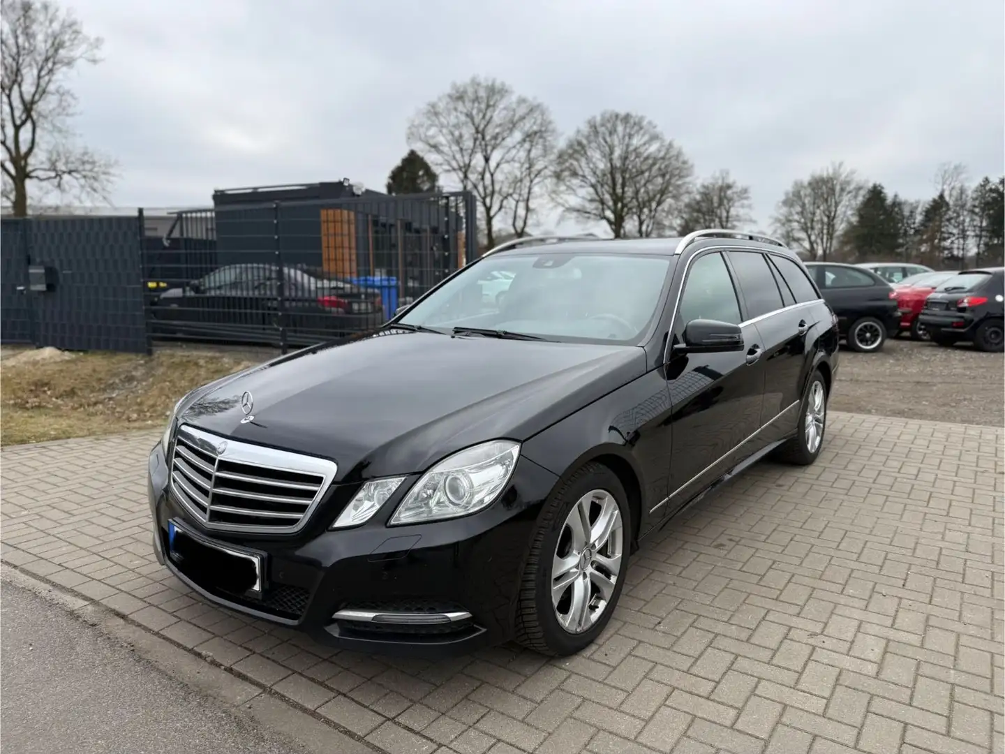Mercedes-Benz E 300 E -Klasse T-Modell E 300 CDI  BlueEfficien Schwarz - 1