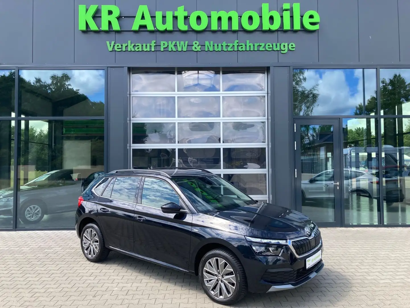 Skoda Kamiq Clever AHK schwenkb. - Allwetterreifen Negro - 1