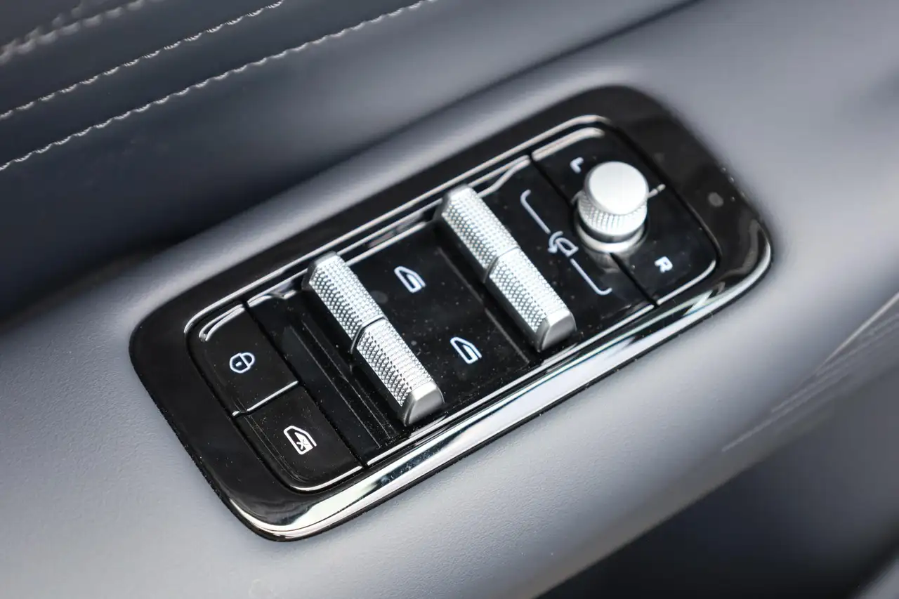 Geely Starray EM-i 2026 — фото 25