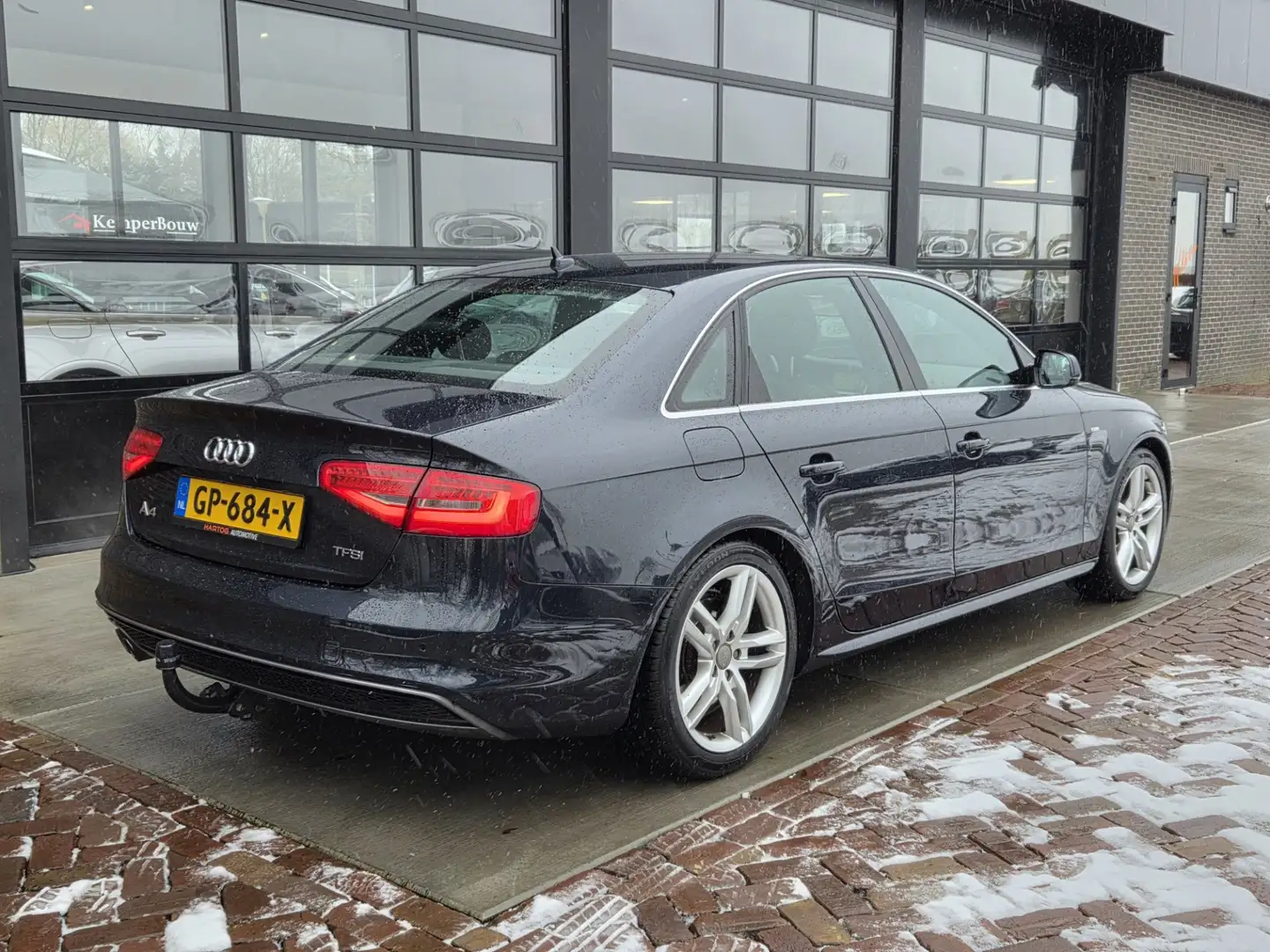 Audi A4 Limousine 1.8 TFSI S Edition | Automaat Blau - 2