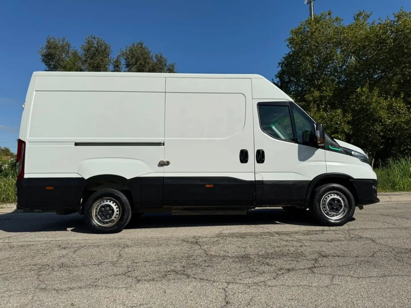 Iveco Daily 35S14NV 3.0 CNG PM-SL-TA Furgone Bianco - 2