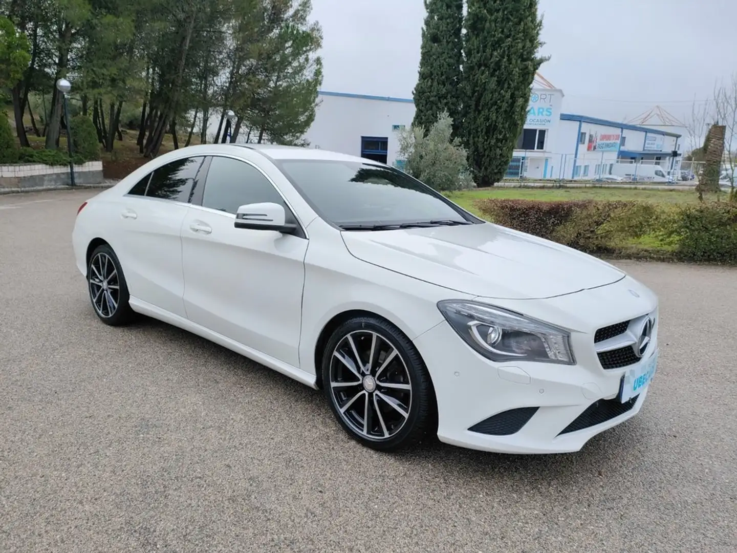 Mercedes-Benz CLA 200 d Urban Weiß - 2